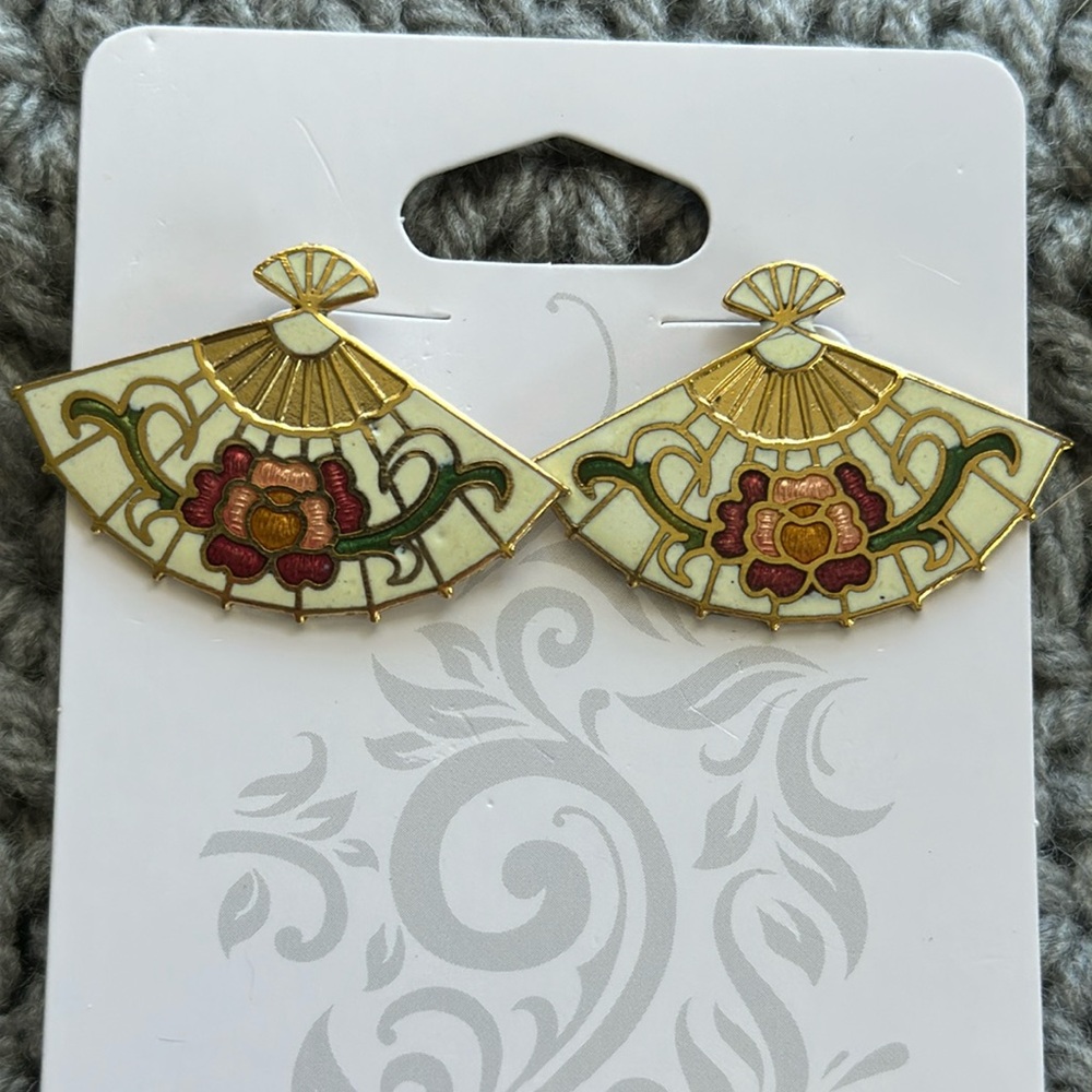 Cloisonné Post pierced  Earrings Vintage Gold tone Enamel white and red fans
